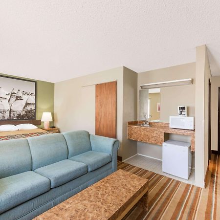 Super 8 By Wyndham Socorro Motel Bagian luar foto