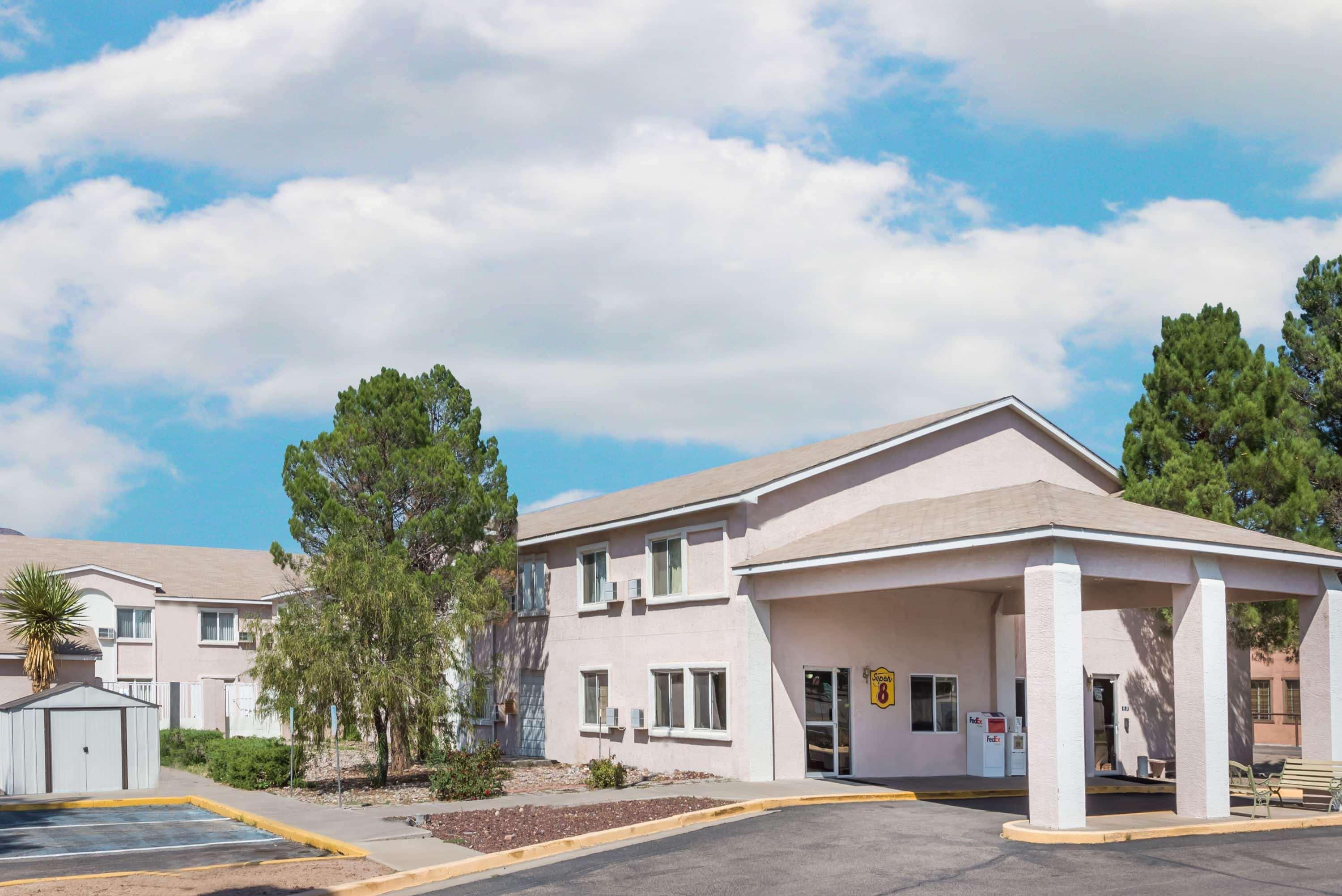 Super 8 By Wyndham Socorro Motel Bagian luar foto